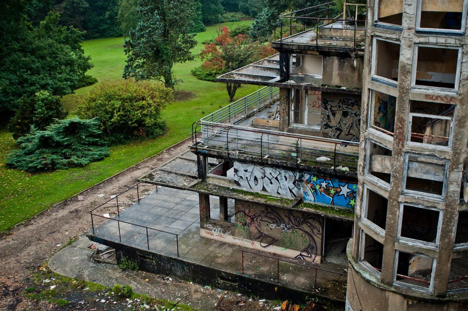 Pavillon abandonné du sanatorium d'Aincourt dans le Val-d'Oise