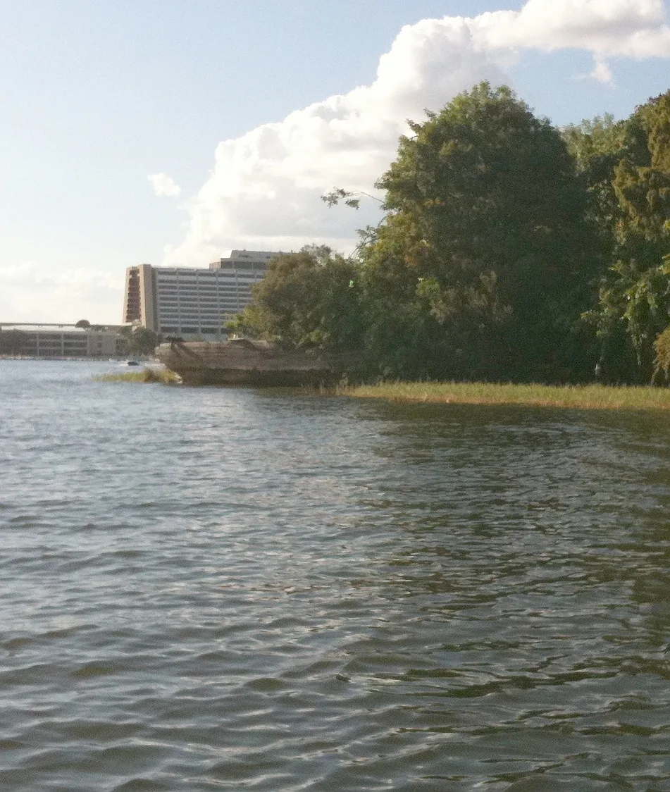L'épave et les ruines de Disney's Discovery Island abandonnée à Walt Disney World