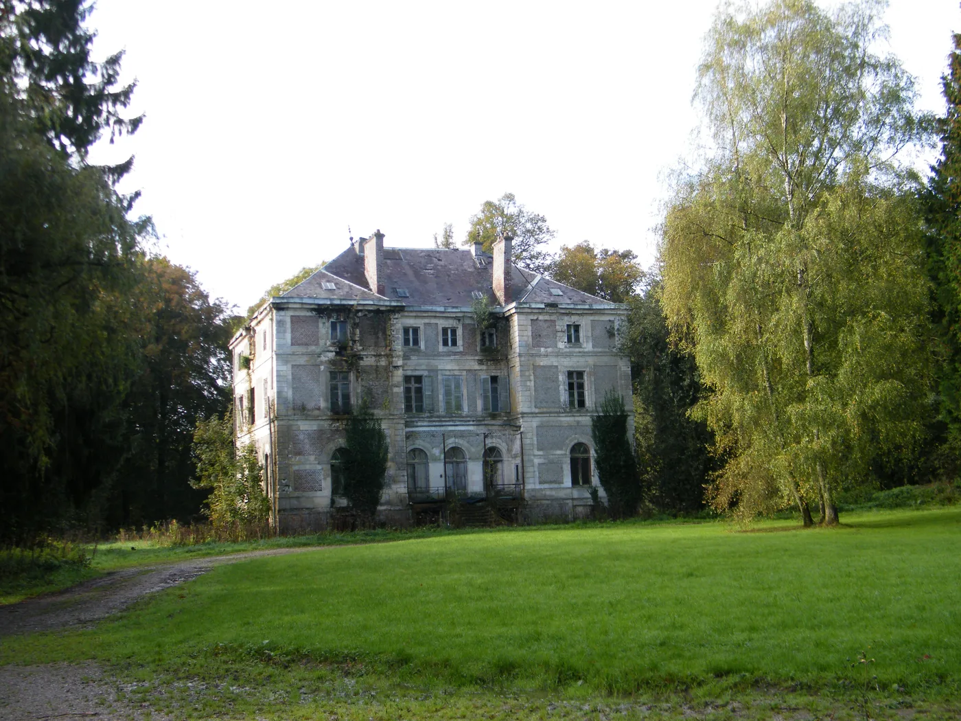 Le château du Procureur à Montonvillers dans la Somme, manoir abandonné