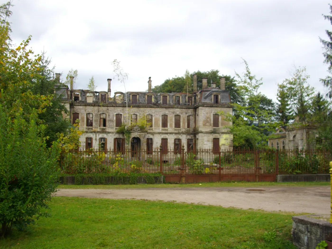 Le château abandonné de Saulxures-sur-Moselotte dans les Vosges, surnommé le Versailles vosgien