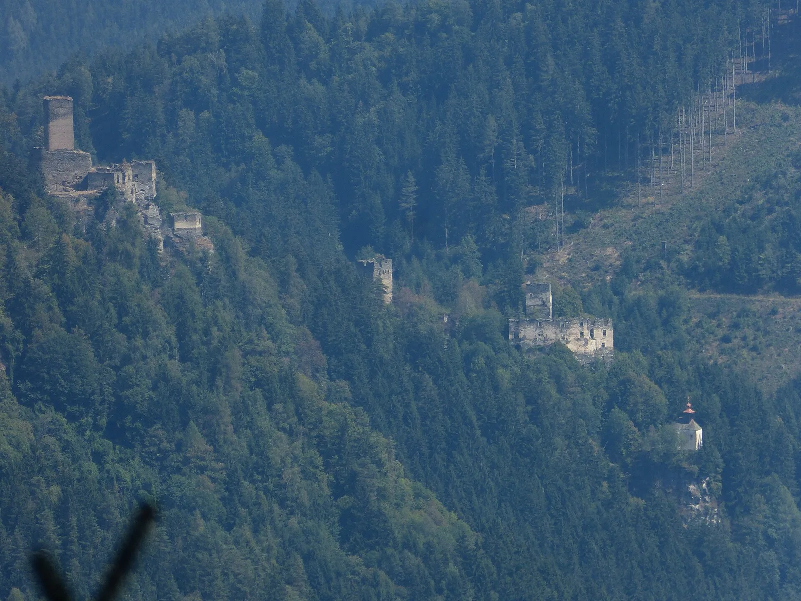 Die Ruinen der Kraiger Schlösser Hochkraig und Niederkraig, ein Lost Place in Kärnten