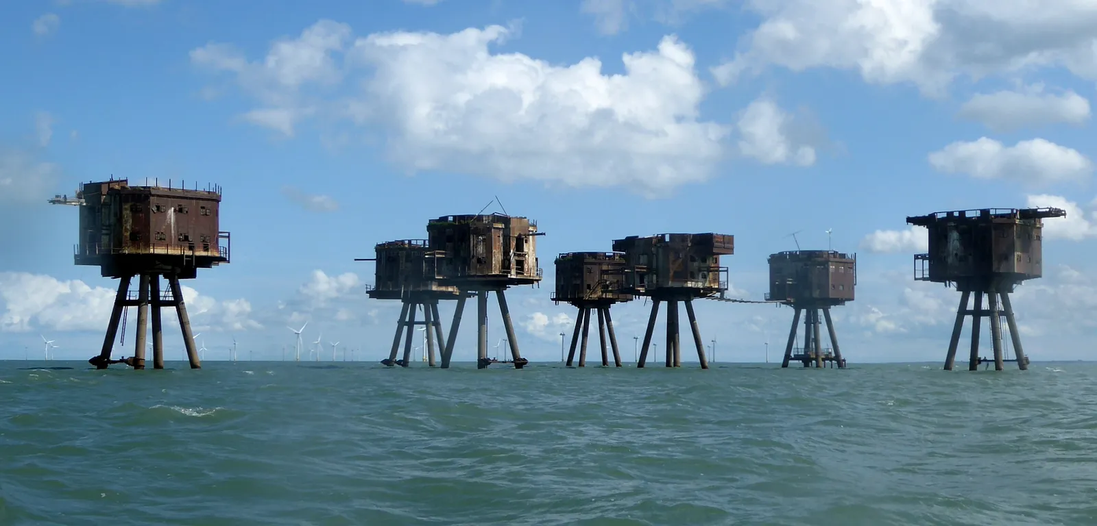 Les sept tours sur pilotis du fort Maunsell de Red Sands dans l'estuaire de la Tamise