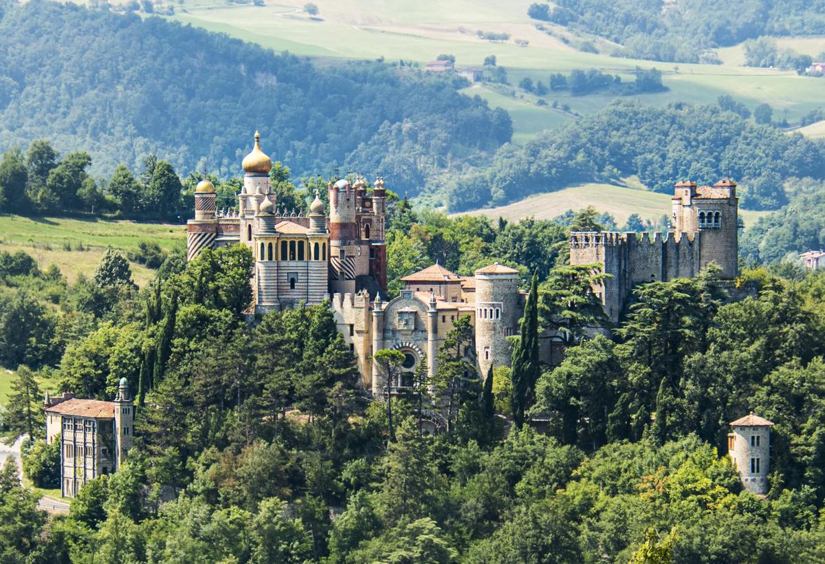 Rocchetta Mattei: il castello eclettico di Cesare Mattei (Bologna)