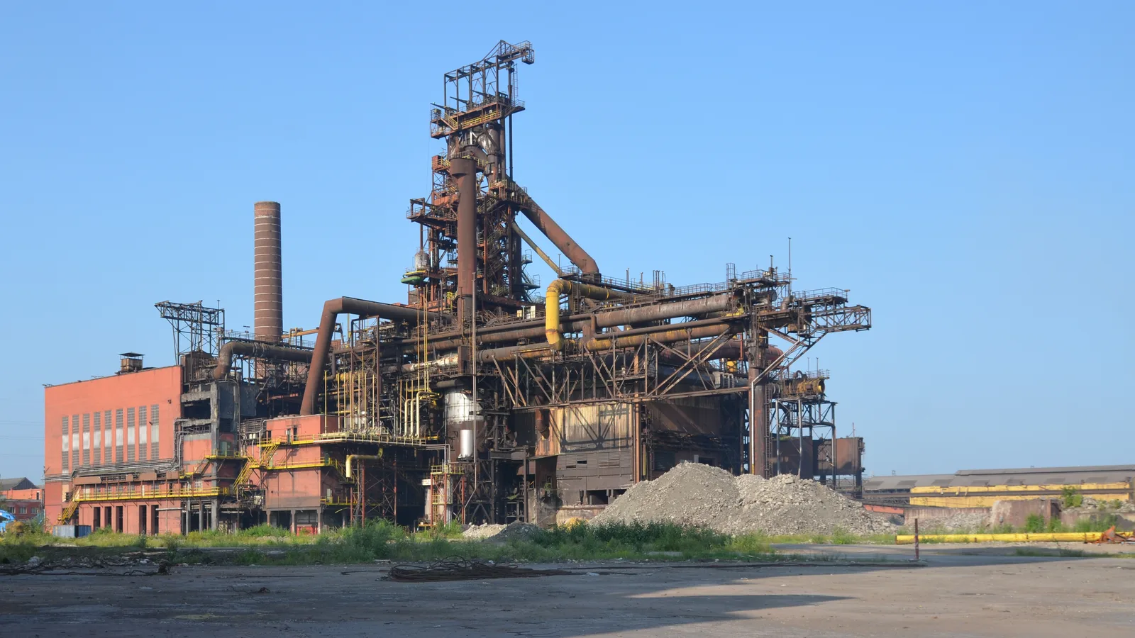 Le haut fourneau HF4 abandonné de Marchienne-au-Pont, structure métallique rouillée à Charleroi