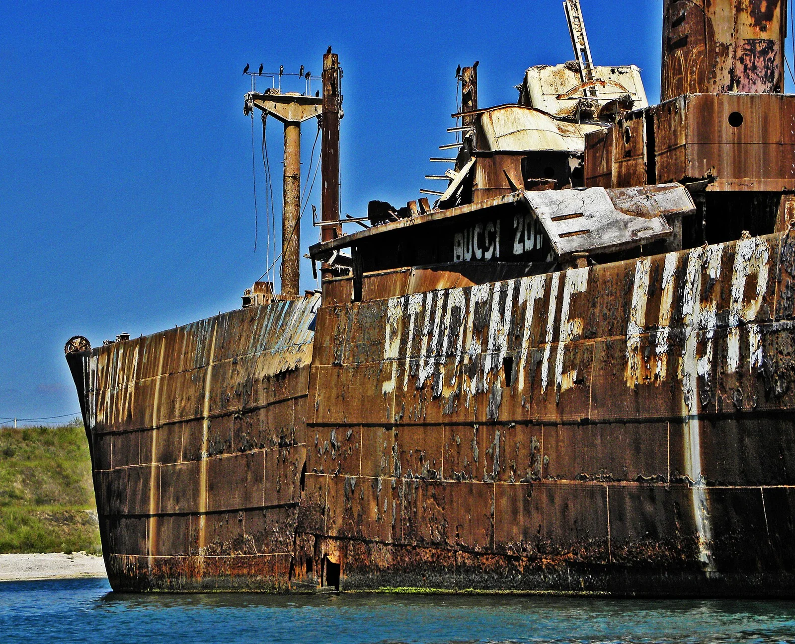 Épave du cargo Evangelia, échouée dans les eaux près de la plage de Costinești