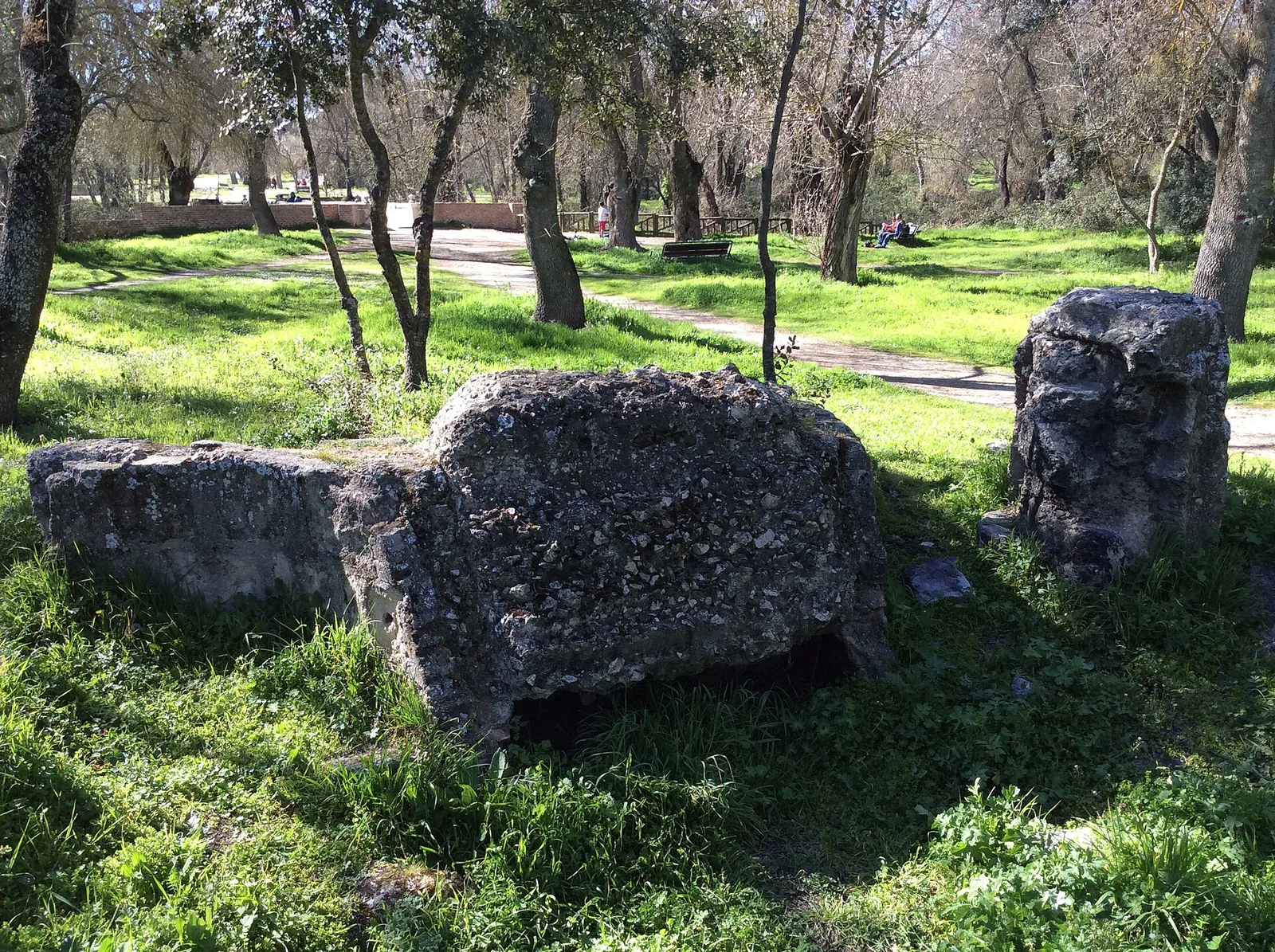 Búnker de hormigón de la Guerra Civil en la Casa de Campo de Madrid, en el Cerro Garabitas