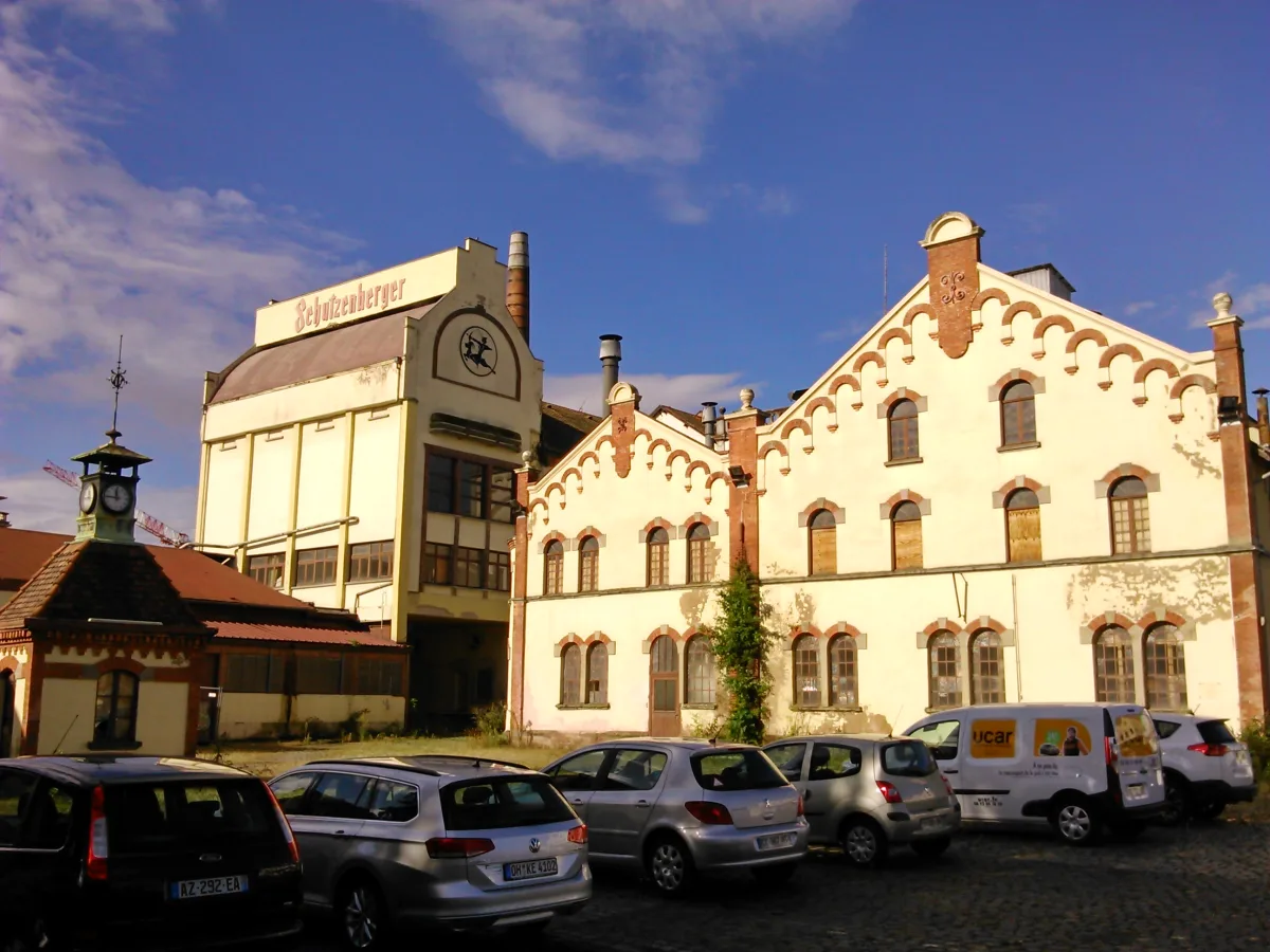Façade de l'ancienne brasserie Schützenberger abandonnée à Schiltigheim, près de Strasbourg