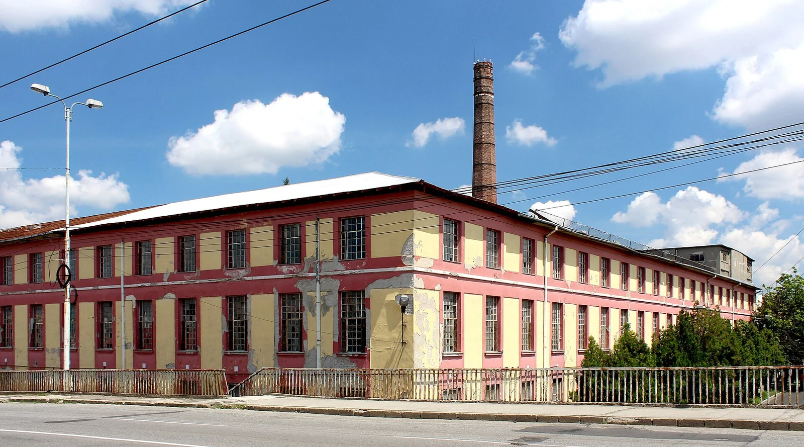 Façade en brique de la Fabrica de Țigarete abandonnée de Timișoara, monument historique